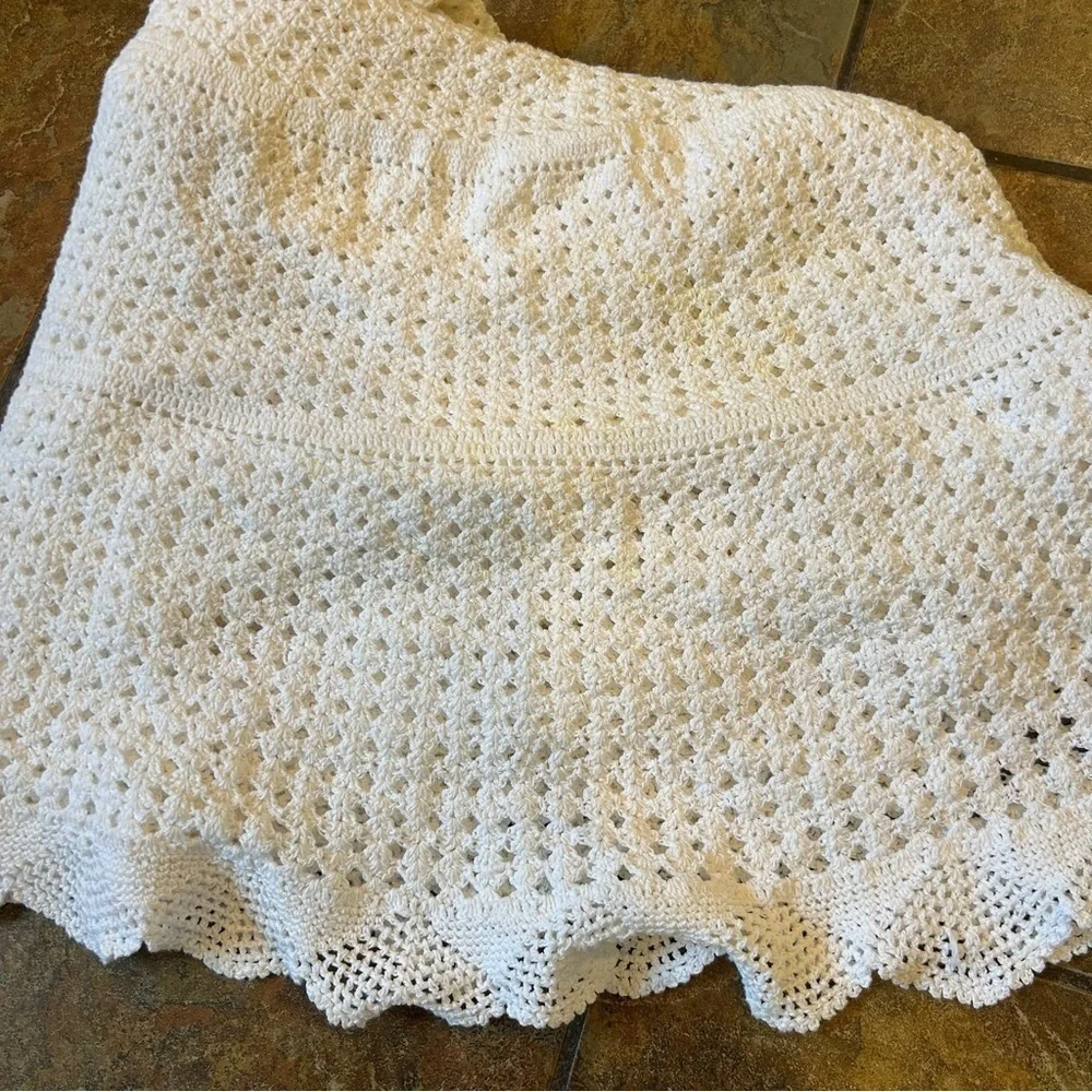 Vintage Tablecloth Handknit 57” Boho French Country White Round Scalloped Edge